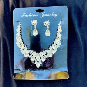 Fashion Jewelry Crystal Necklace & Earrings Set